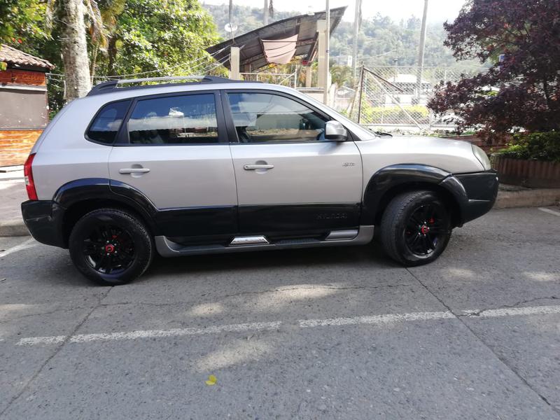 Hyundai Tucson • 2005 • 2,240,000 km 3