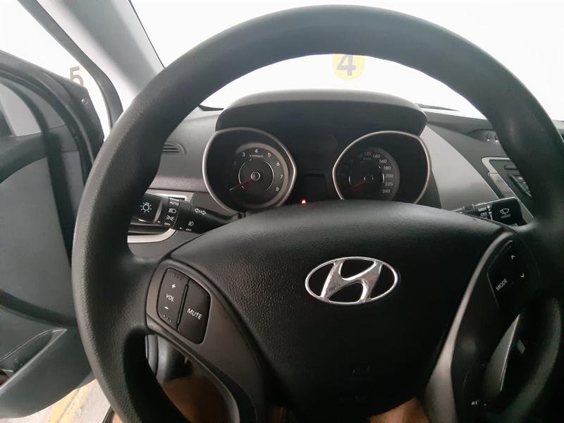 Hyundai Elantra • 2012 • 40,583 km 11