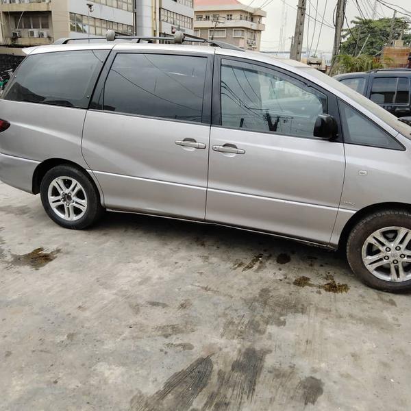 Toyota Prius • 2010 • 10,115 km 8