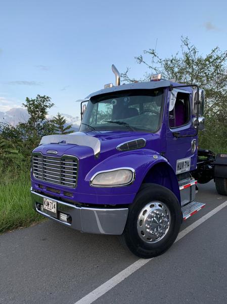 Freightliner M2106 • 2008 • 650,000 km 3