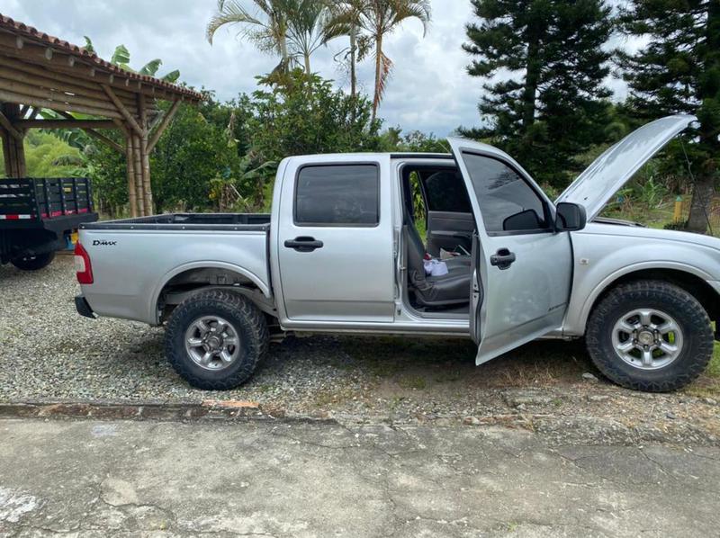 Chevrolet Luv • 2005 • 313,000 km 4