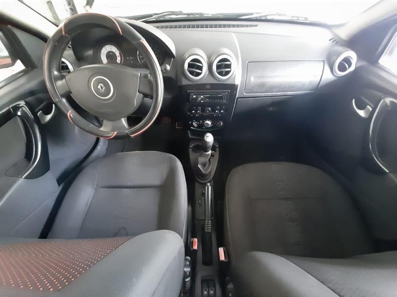 Renault Sandero • 2012 • 106,283 km 2