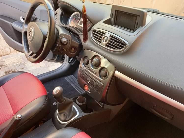 Renault Clio • 2010 • 154,000 km 4