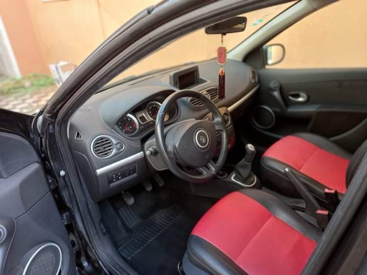 Renault Clio • 2010 • 154,000 km 12