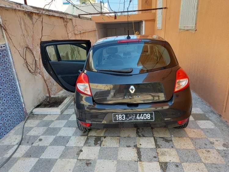 Renault Clio • 2010 • 154,000 km 2