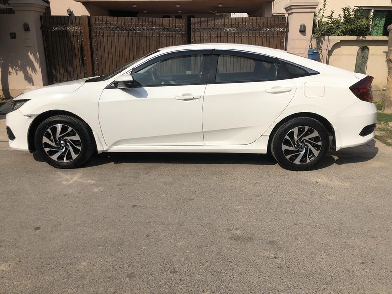 Honda Civic • 2016 • 46,000 km 10