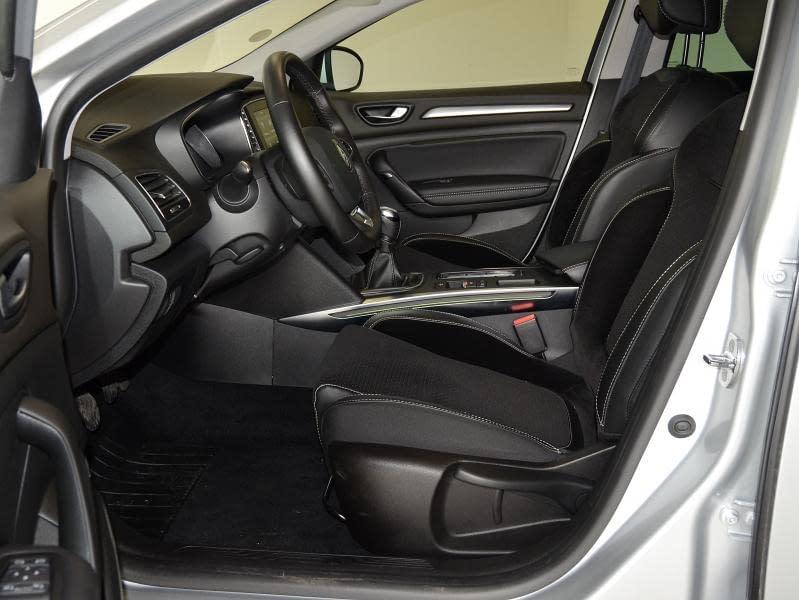 Renault Meganne • 2017 • 21,089 km 13