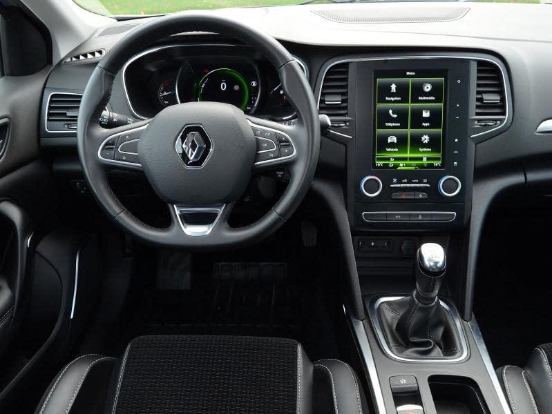 Renault Meganne • 2017 • 21,089 km 4