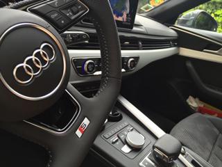 Audi A4 • 2016 • 14,000 km 1