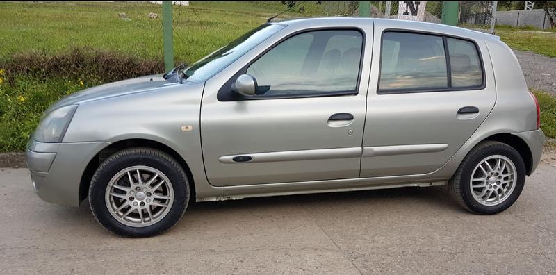 Renault Clio • 2006 • 131,721 km 6