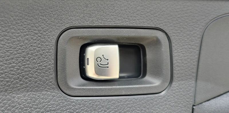 Mercedes-Benz GLC-Class • 2022 • 22,200 km 5