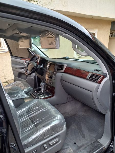 Lexus LX • 2023 • 82,000 km 2