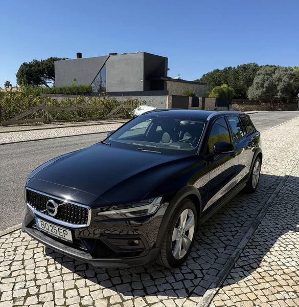 Volvo V60 • 2020 • 61,500 km 2