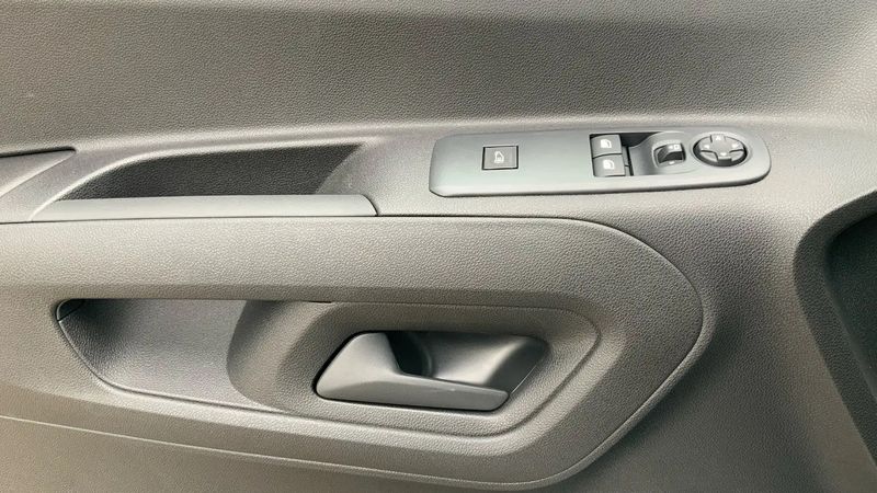 Peugeot 108 • 2023 • 23,000 km 11