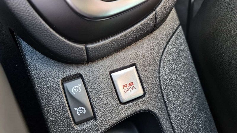 Renault Clio • 2018 • 53,400 km 13