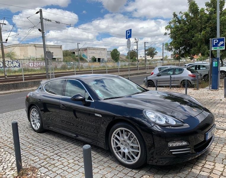 Porsche Panamera • 2011 • 110,000 km 3