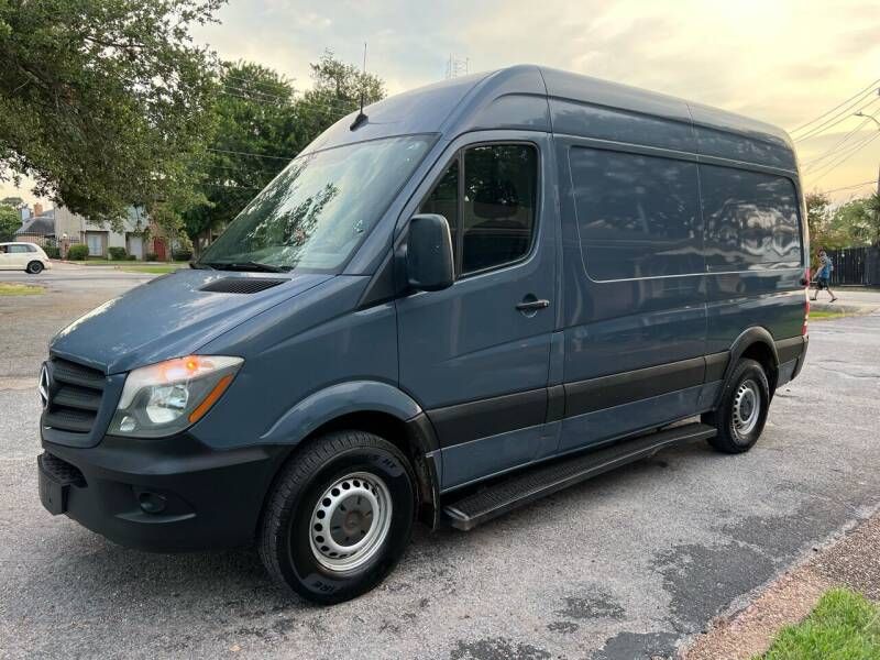 Mercedes-Benz 310 Van • 2018 • 106,000 km 9
