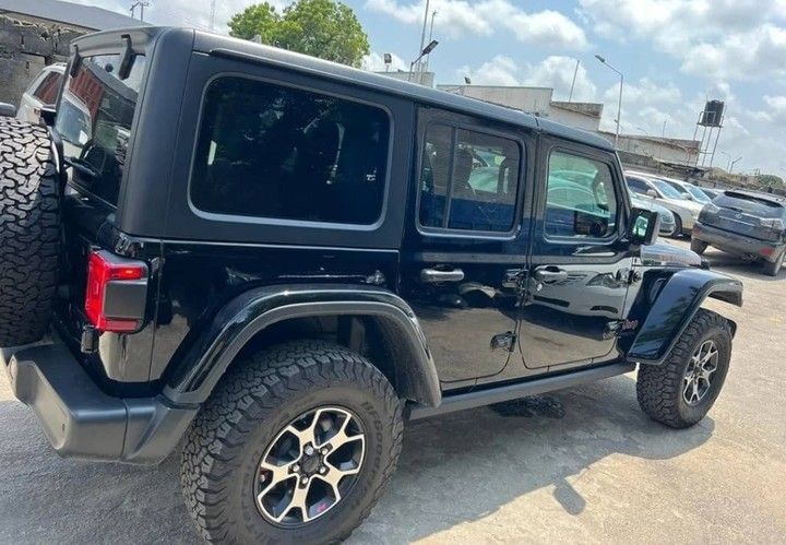 Jeep Wrangler JK • 2021 • 24 km 3