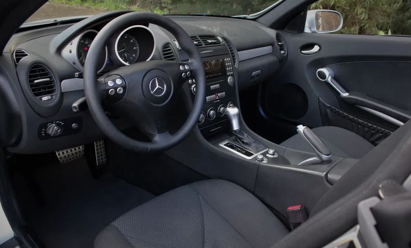 Mercedes-Benz SLK • 2004 • 225,000 km 2