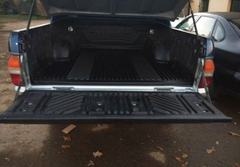 Mitsubishi L200 Pick up • 2001 • 200,000 km 2