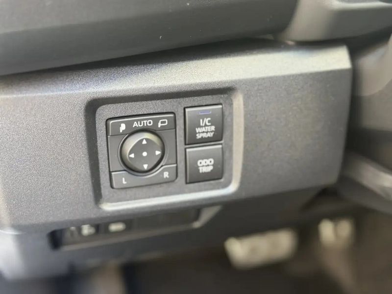 Toyota Yaris • 2024 • 1,960 km 4