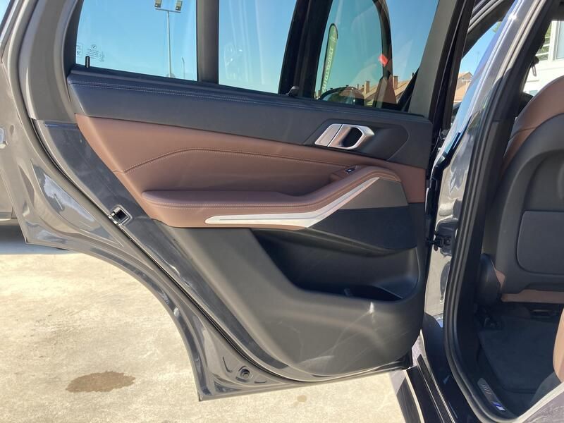 BMW X5 • 2021 • 68,878 km 16