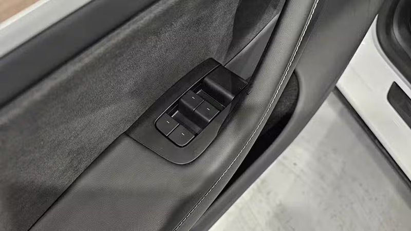 Tesla Model Y • 2024 • 16,942 km 15