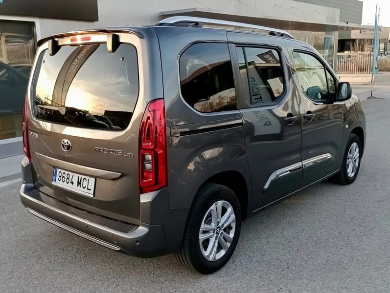 Toyota Prius • 2022 • 15,000 km 4