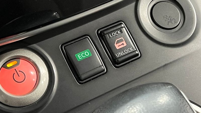 Nissan e-NV200 • 2015 • 98,817 km 12