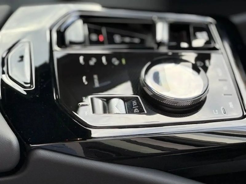 BMW 5 Series • 2024 • 11,000 km 19