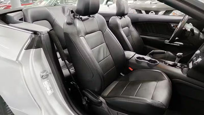 Ford Mustang • 2016 • 70,141 km 8