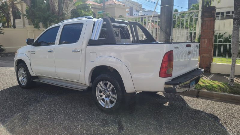 Toyota Hilux • 2008 • 0 km 14