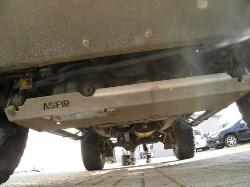 Land Rover Defender • 2010 • 93,000 km 18