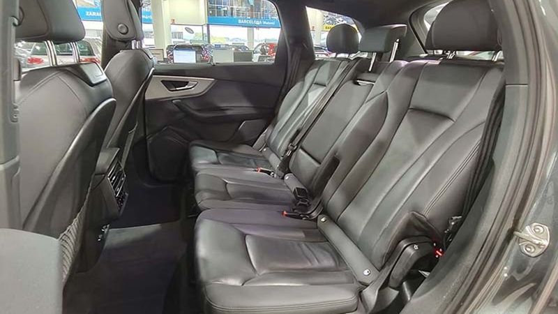 Audi Q7 • 2020 • 53,648 km 10