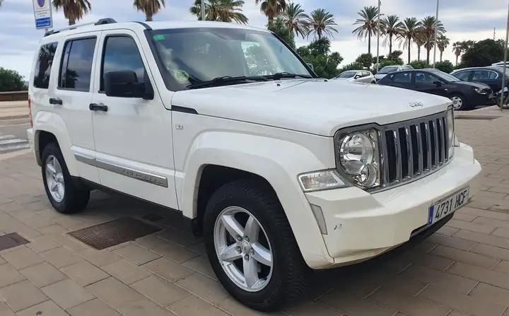 Jeep Cherokee • 2011 • 140,000 km 1