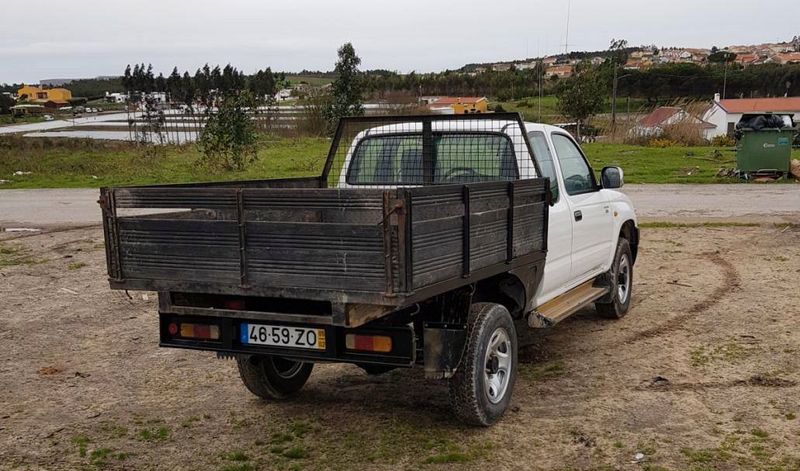 Toyota Hilux • 2005 • 350,000 km 2