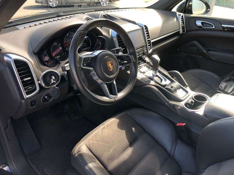 Porsche Cayenne • 2016 • 157,000 km 16