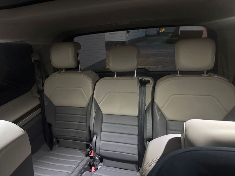 Volkswagen Multivan • 2021 • 49,800 km 2