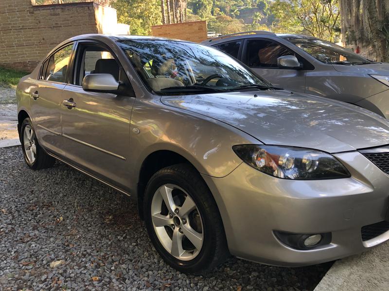 Mazda 3 • 2005 • 202,400 km 1