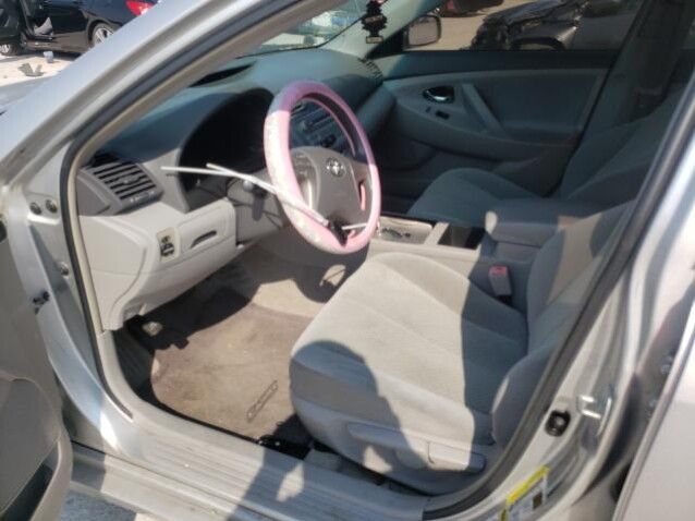 Toyota Camry • 2010 • 2 km 5