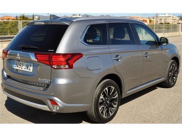 Mitsubishi Outlander • 2016 • 109,000 km 4