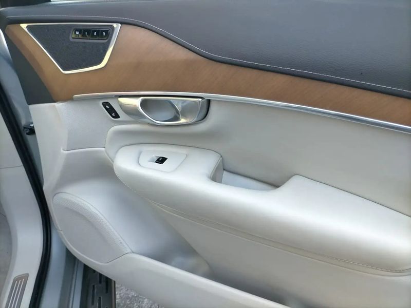 Volvo XC90 • 2018 • 185,000 km 5