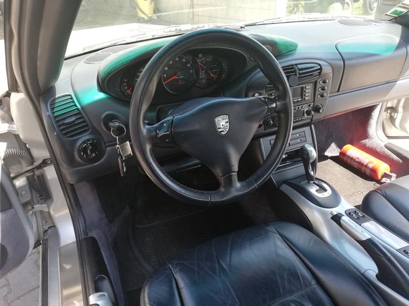 Porsche 911 • 2000 • 68,000 km 4