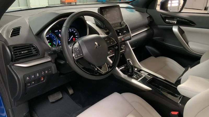 Mitsubishi Eclipse Cross • 2023 • 27,704 km 7