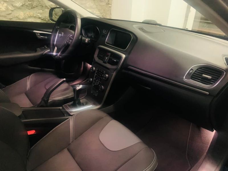 Volvo V40 • 2018 • 39,000 km 5