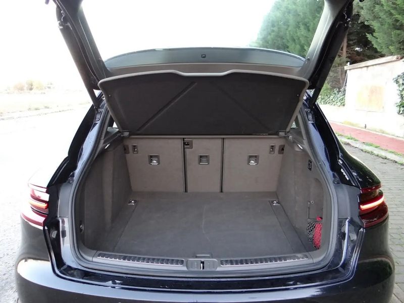 Porsche Macan • 2017 • 176,000 km 12