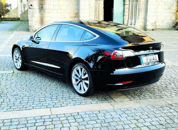 Tesla Model S • 2019 • 108,000 km 2