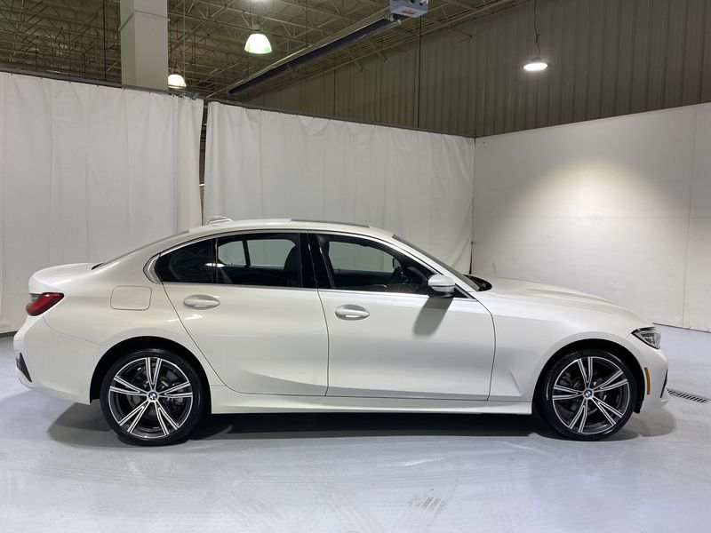 BMW 3 Series • 2021 • 1,227 km 2