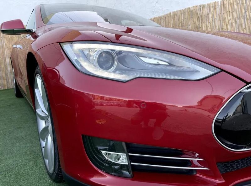 Tesla Model S • 2013 • 80,100 km 2