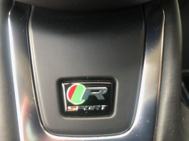 Jaguar F-Pace • 2016 • 91,612 km 11